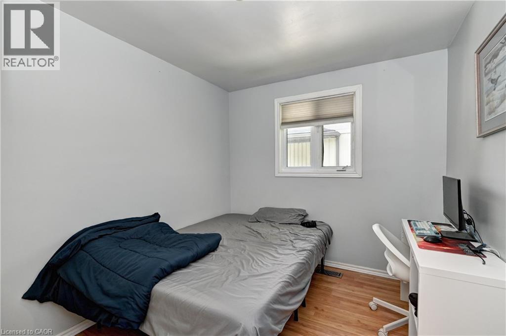 525 FALLINGBROOK Drive