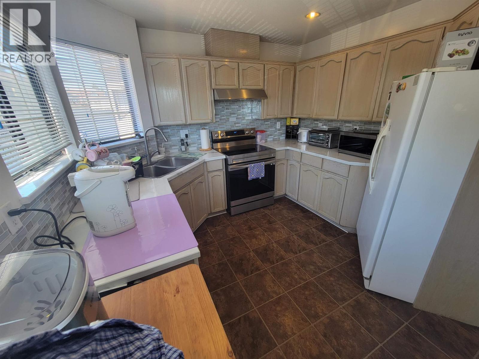 5 8591 BLUNDELL ROAD