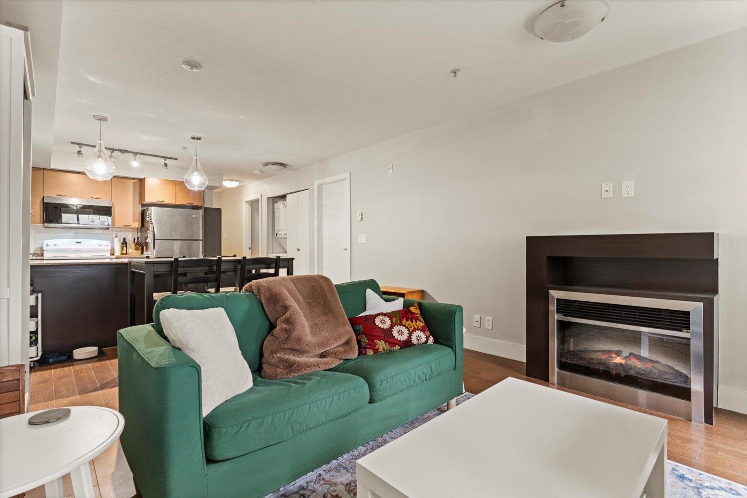 129 2233 MCKENZIE ROAD