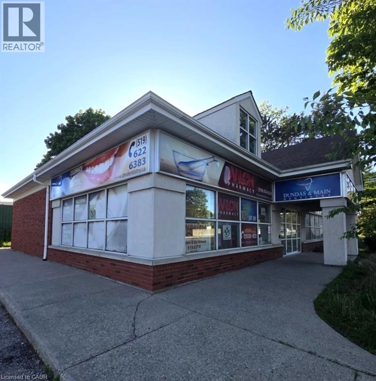 85 DUNDAS Street N