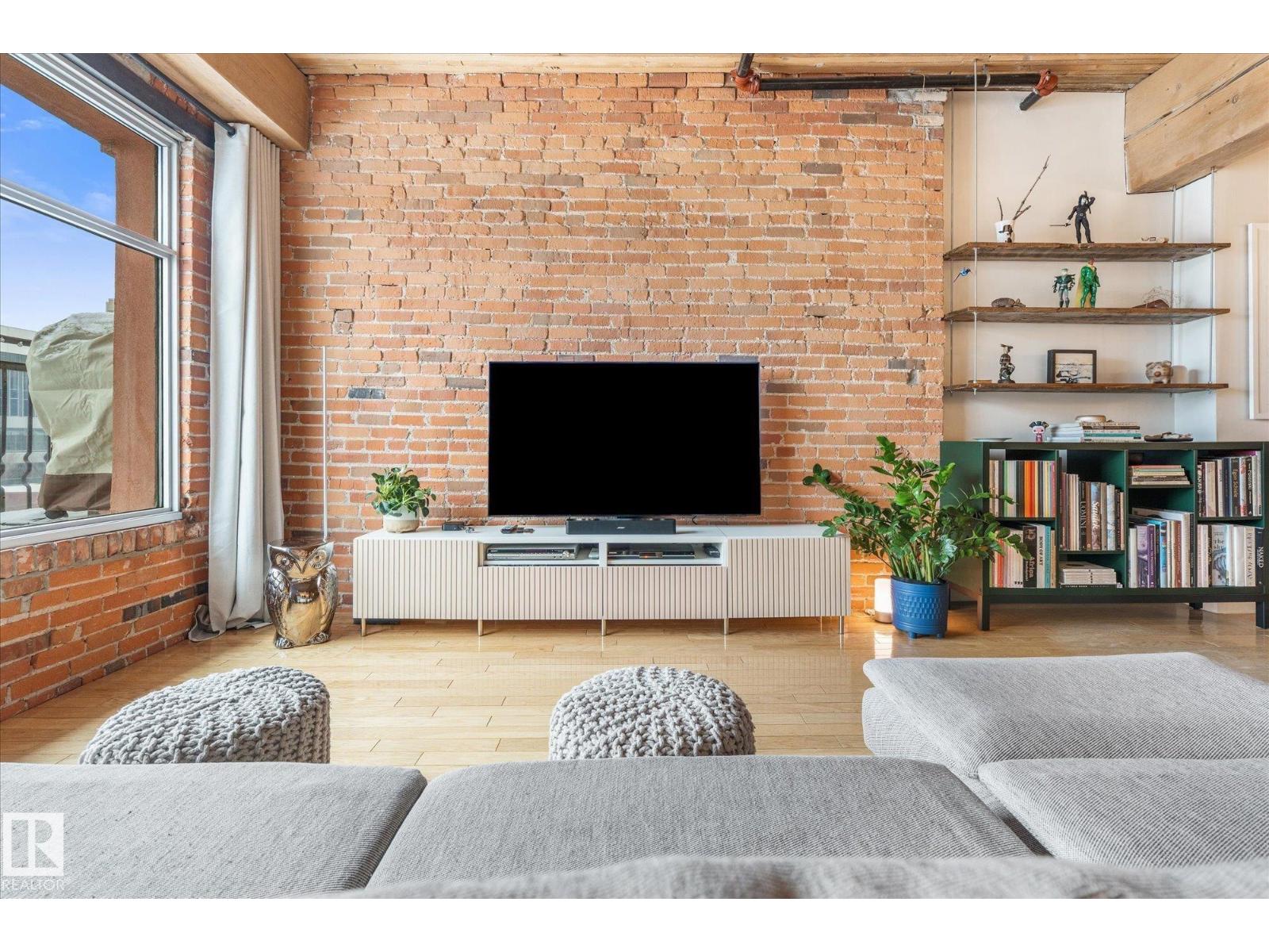 #310 10301 109 ST NW