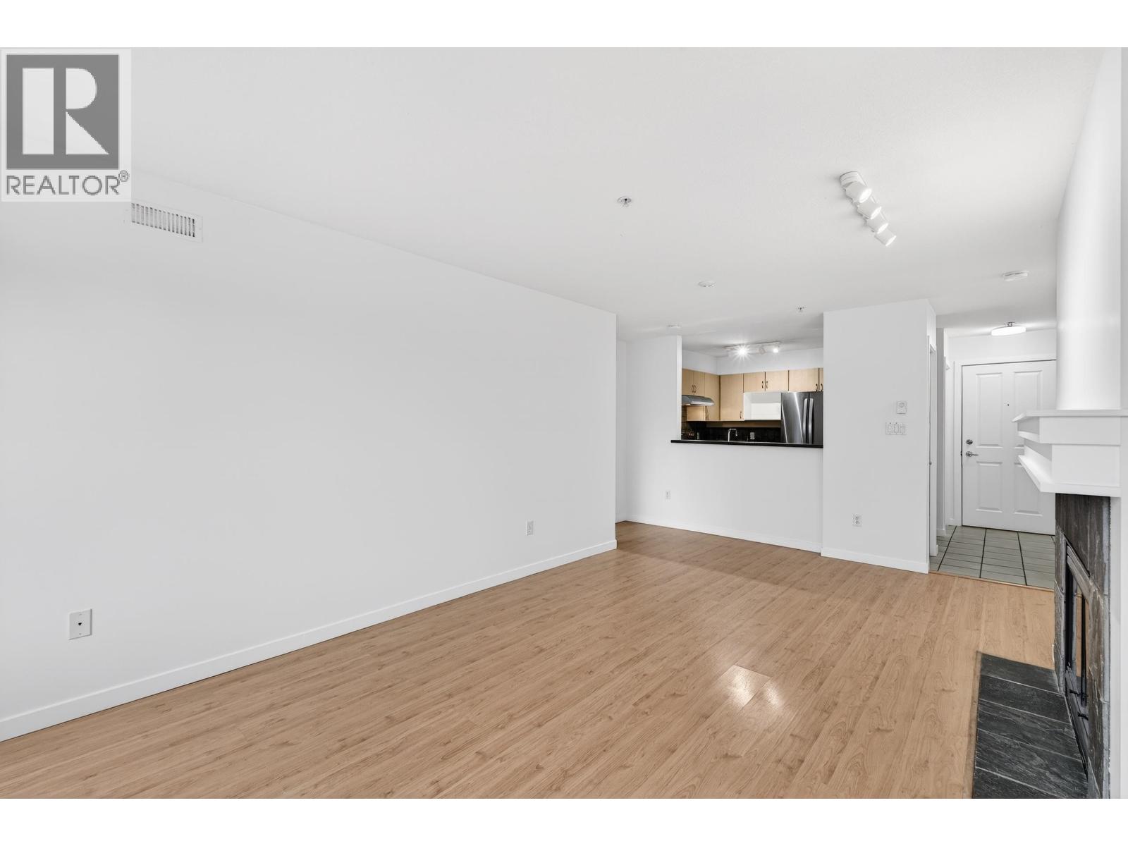 307 3161 W 4TH AVENUE