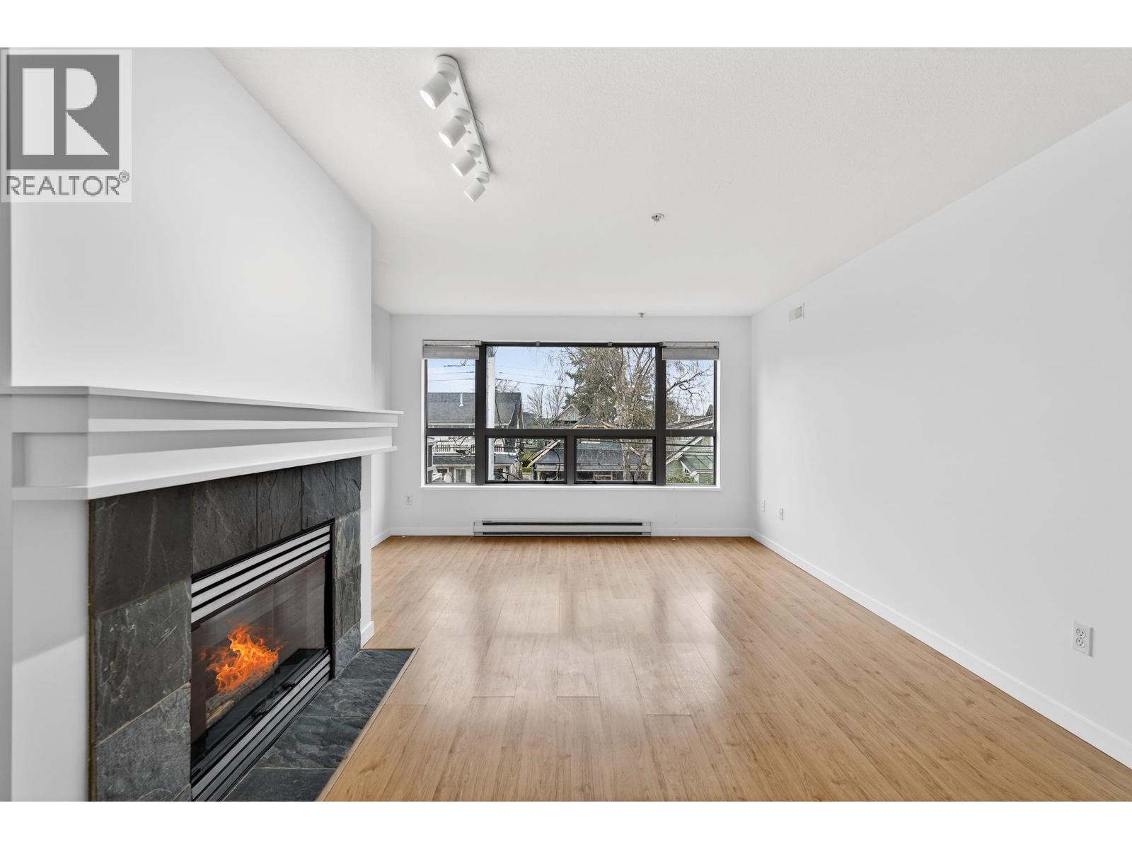 307 3161 W 4TH AVENUE