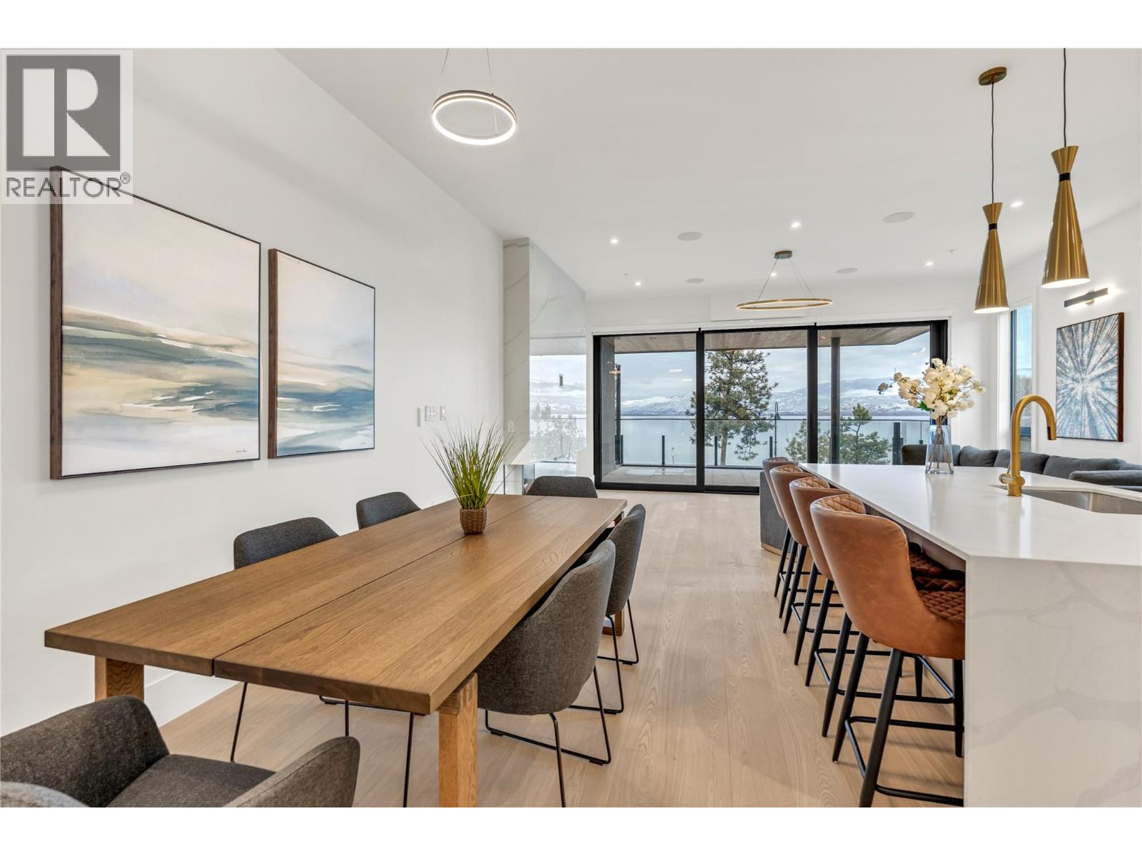 602 Lakeshore Drive Unit# 201