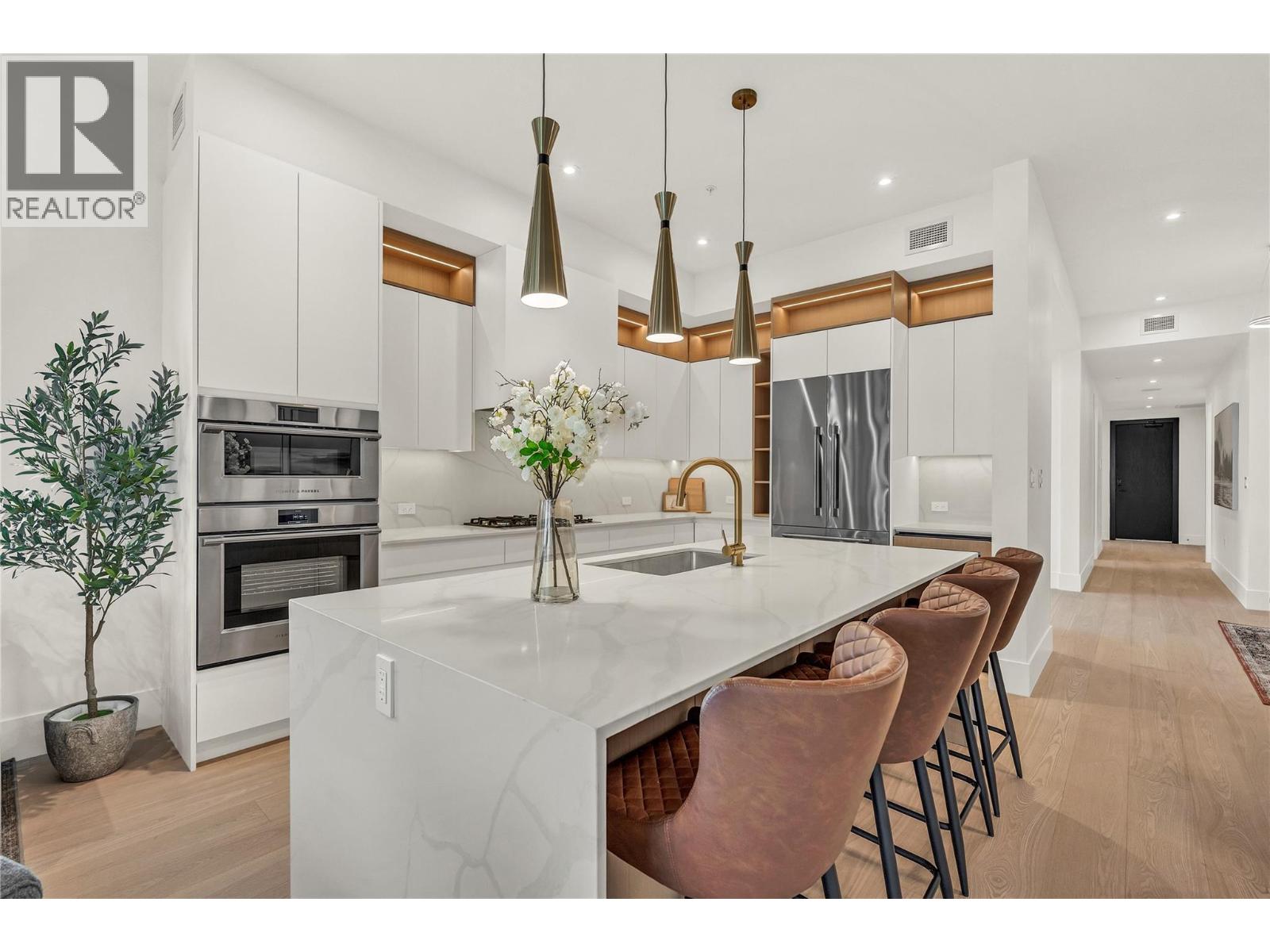 602 Lakeshore Drive Unit# 201