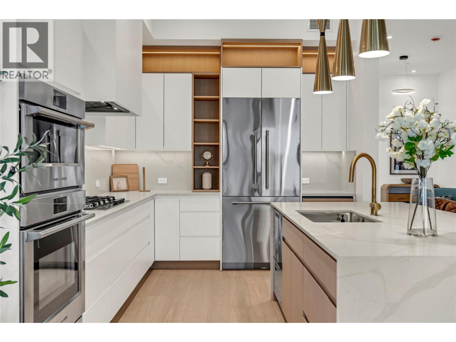 602 Lakeshore Drive Unit# 201