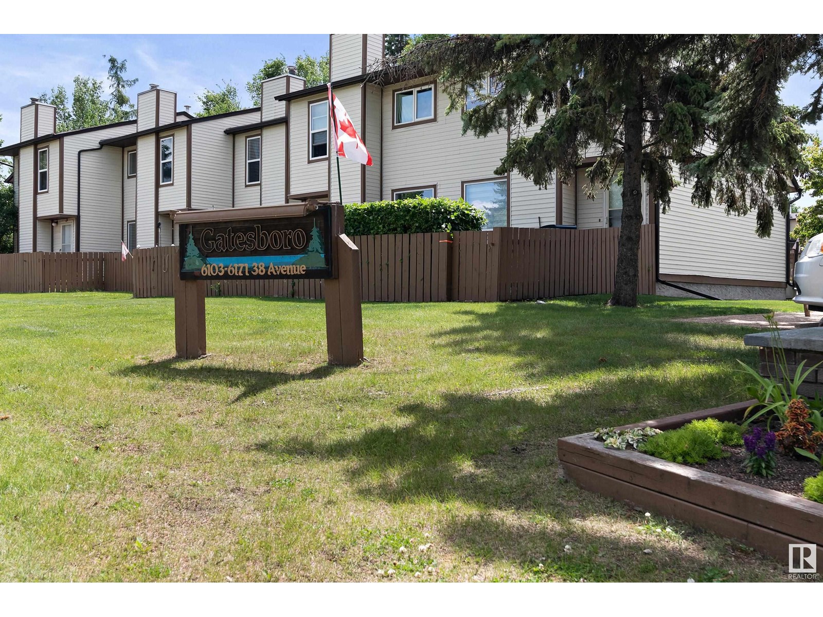 6163 38 AV NW NW