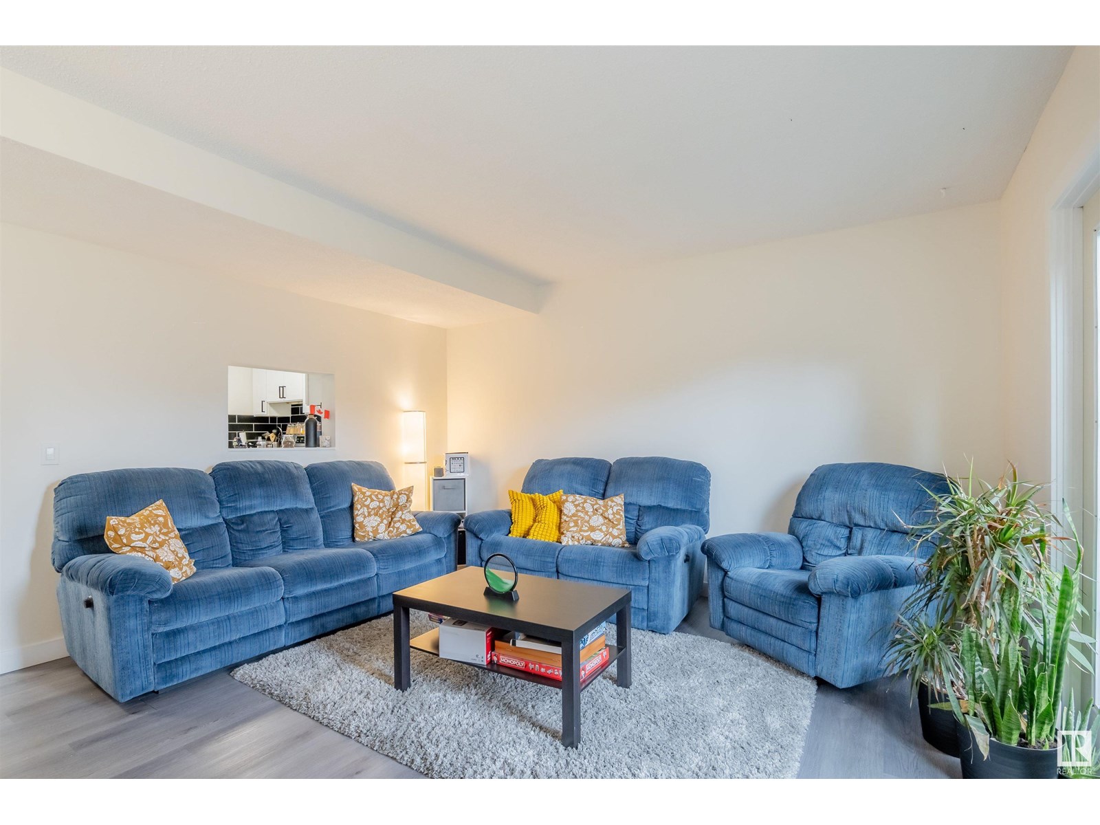 1710 37 ST NW