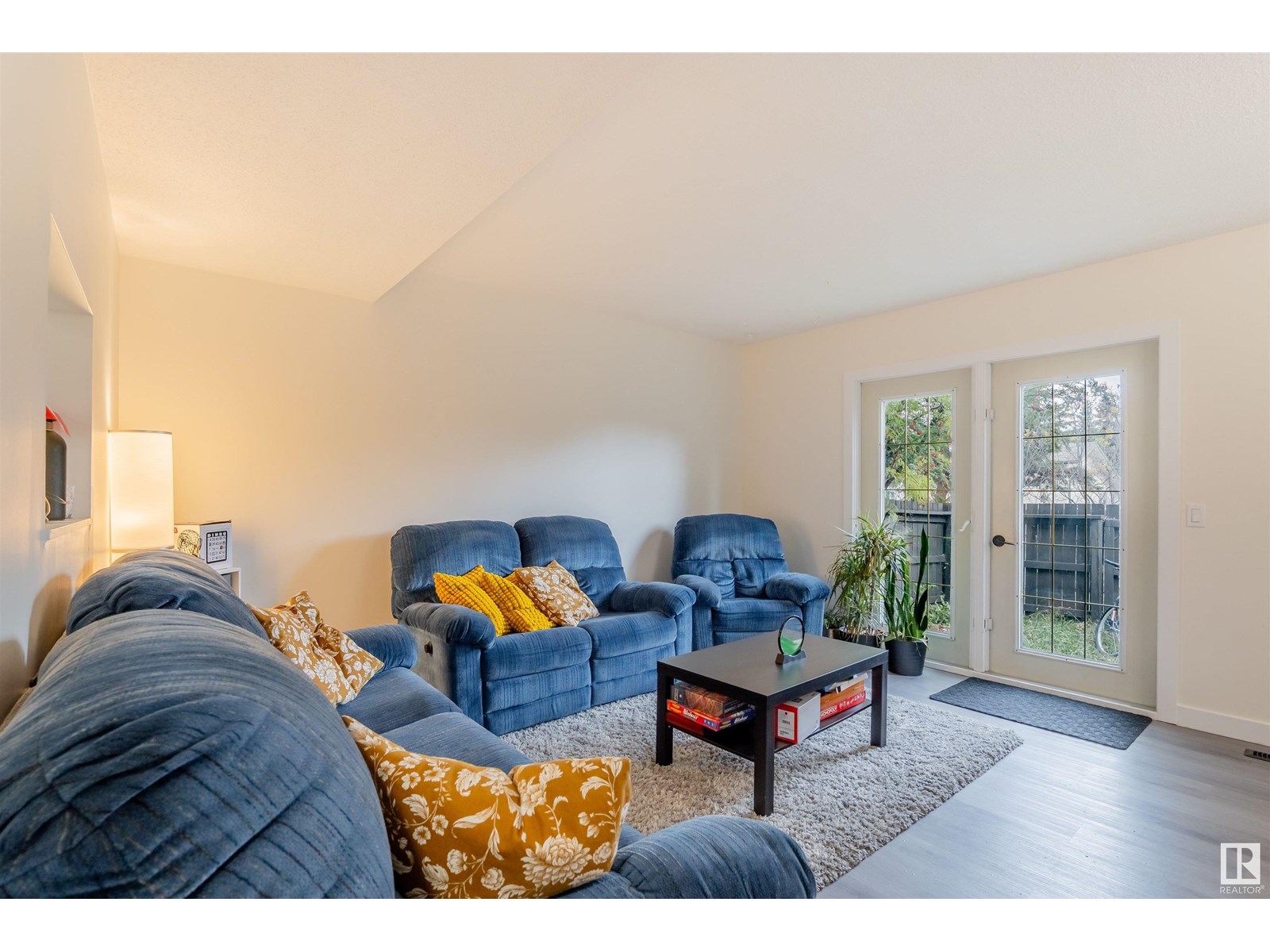 1710 37 ST NW