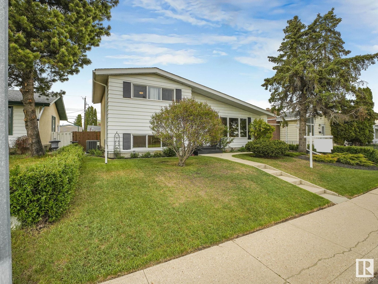 7816 135A AV NW