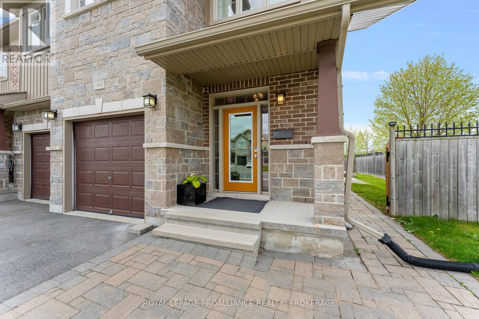 1569 DAVENPORT CRESCENT
