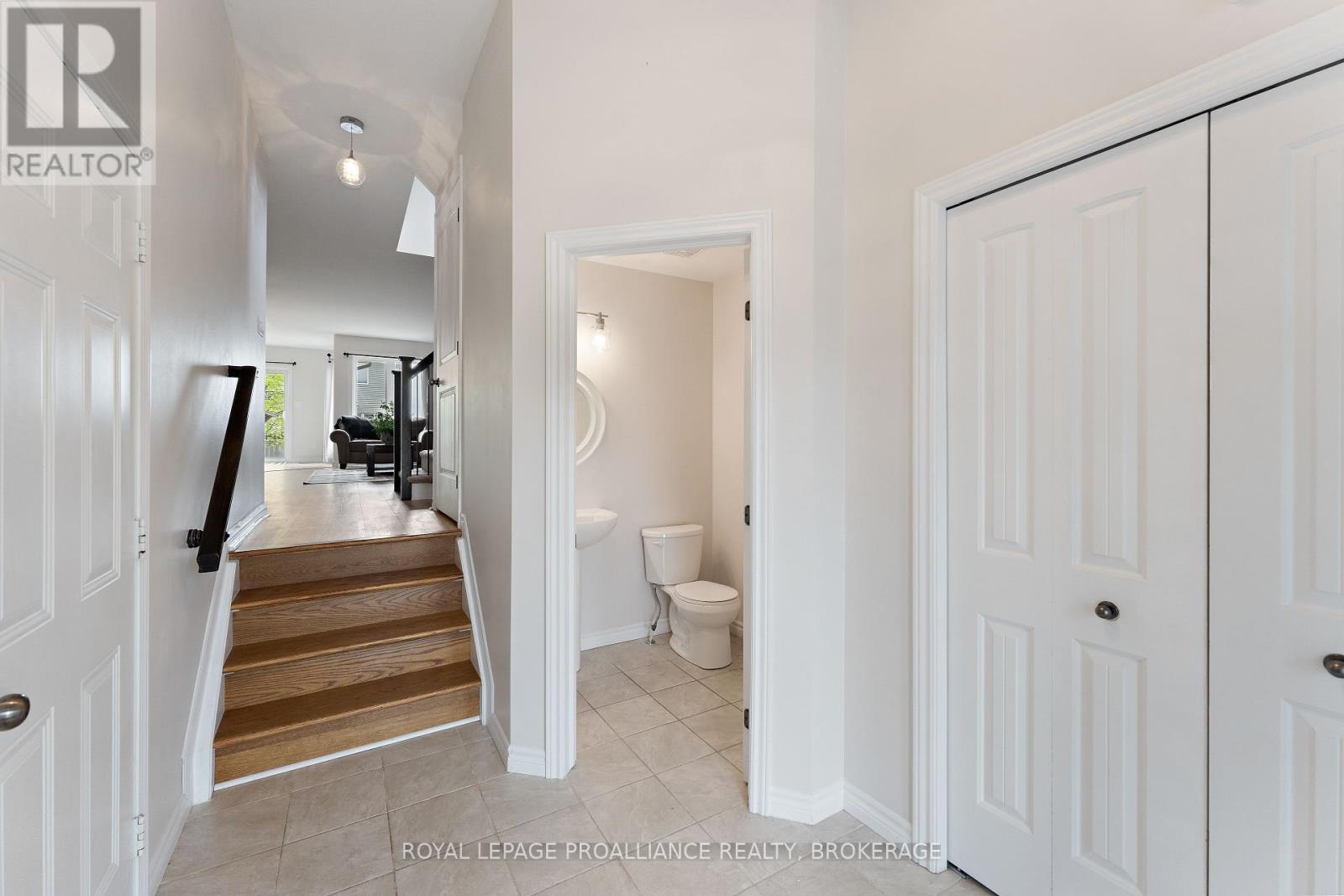 1569 DAVENPORT CRESCENT