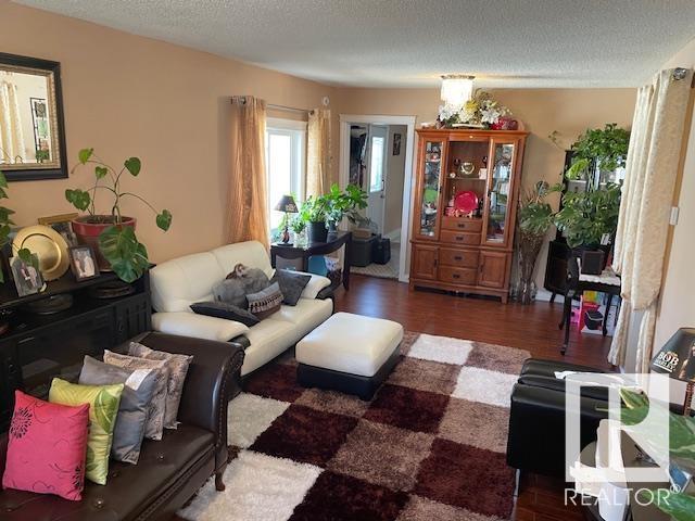 12007 87 ST NW