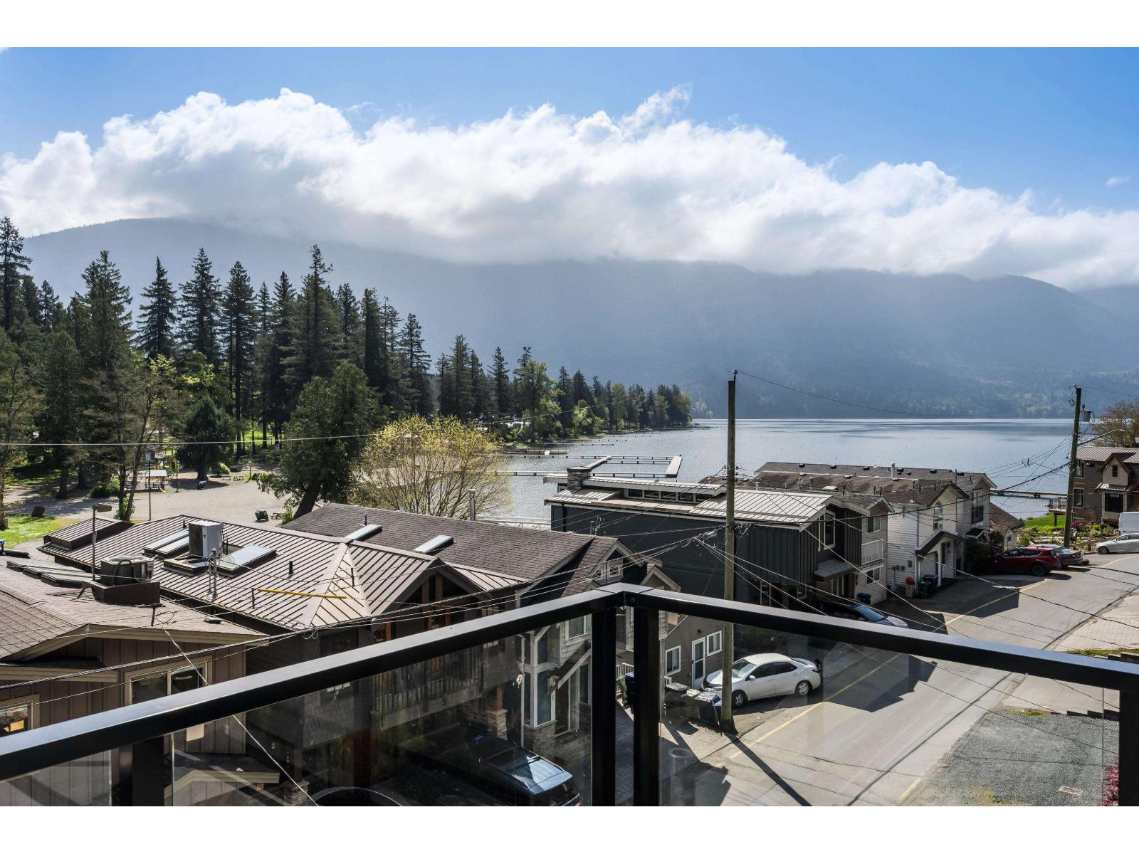 202 LAKESHORE DRIVE|Cultus Lake North