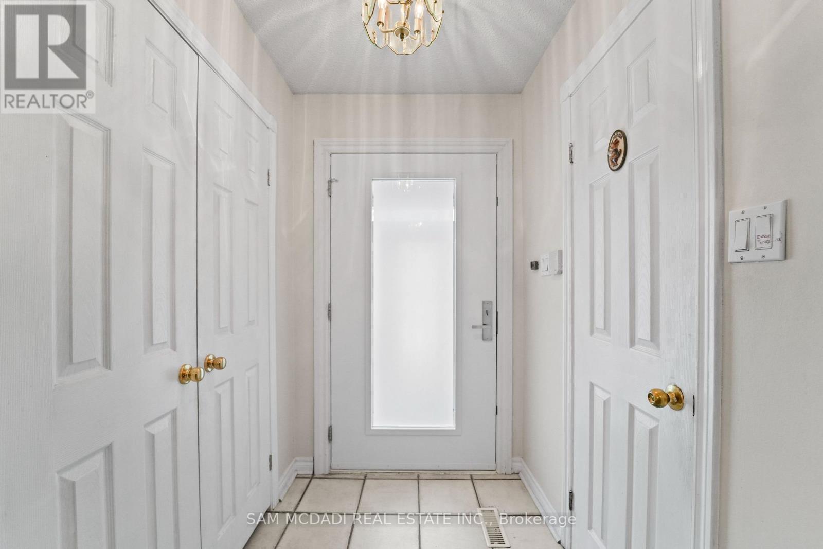 1004 QUEENSBRIDGE DRIVE