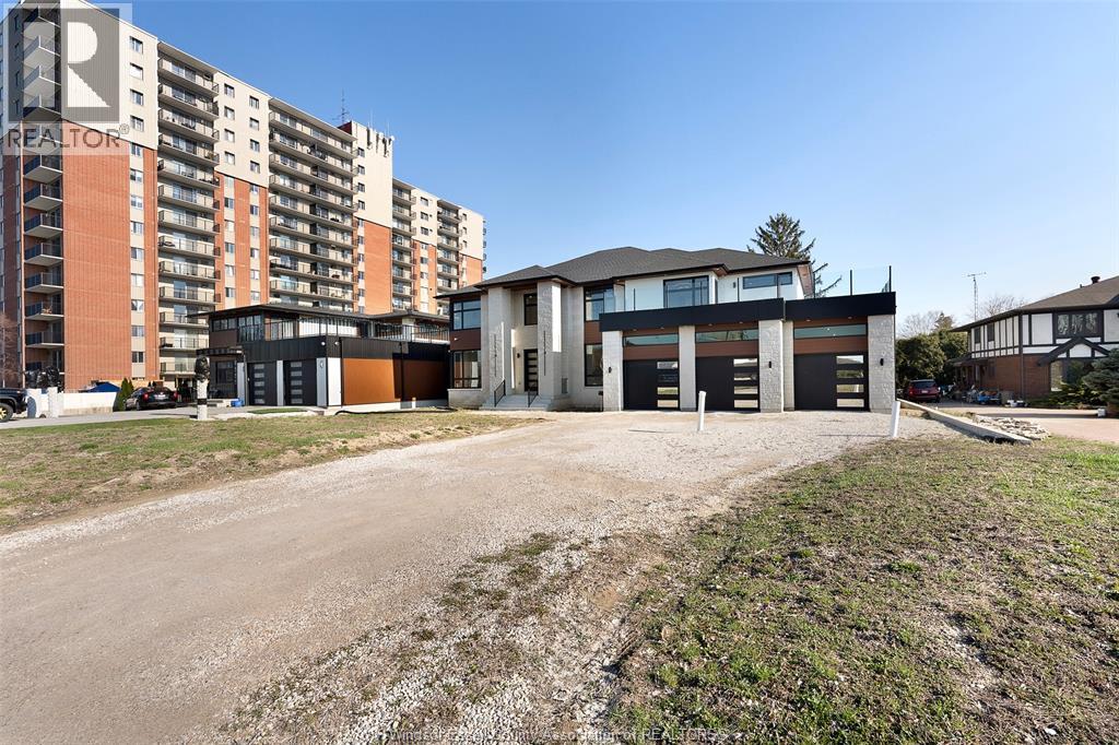 8535 RIVERSIDE DRIVE East