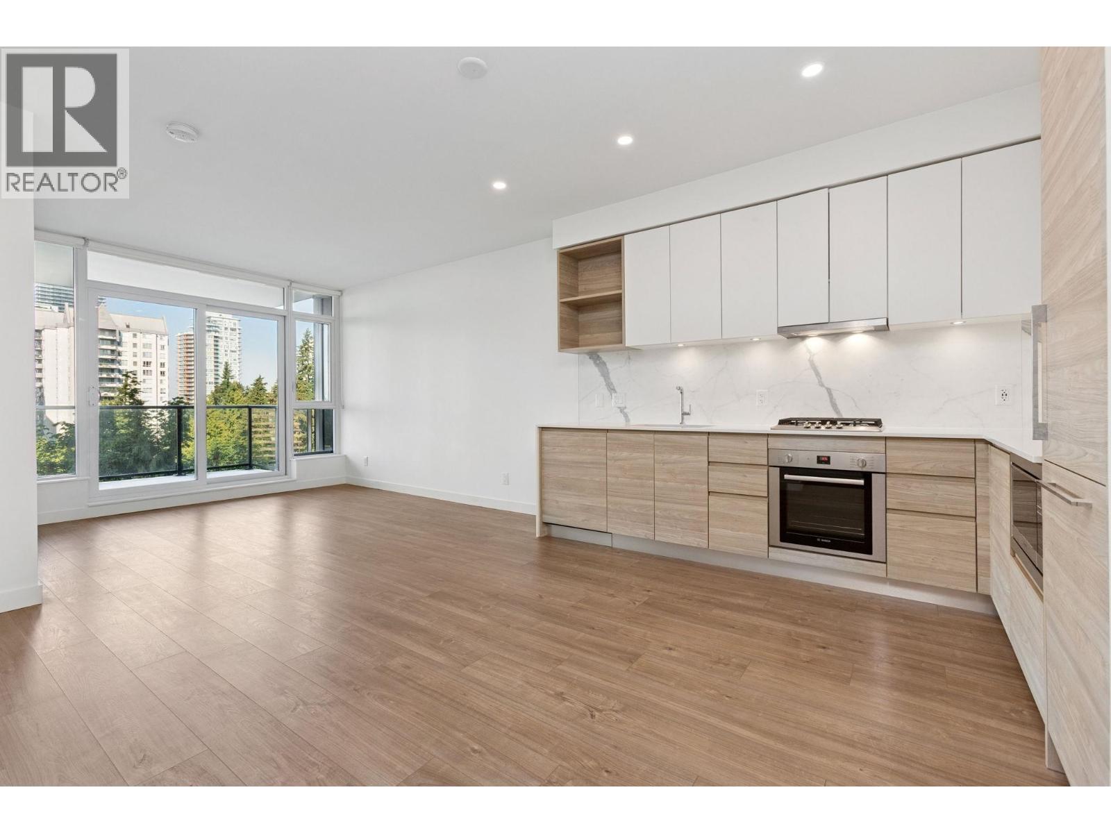 708 585 AUSTIN AVENUE