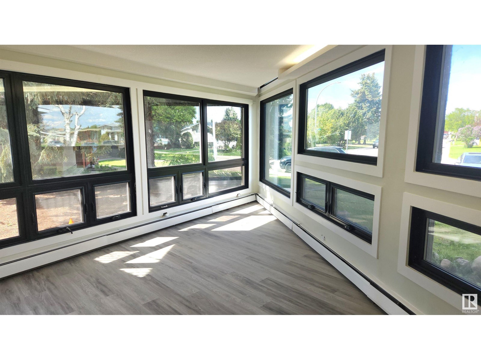 9535 147 AV NW