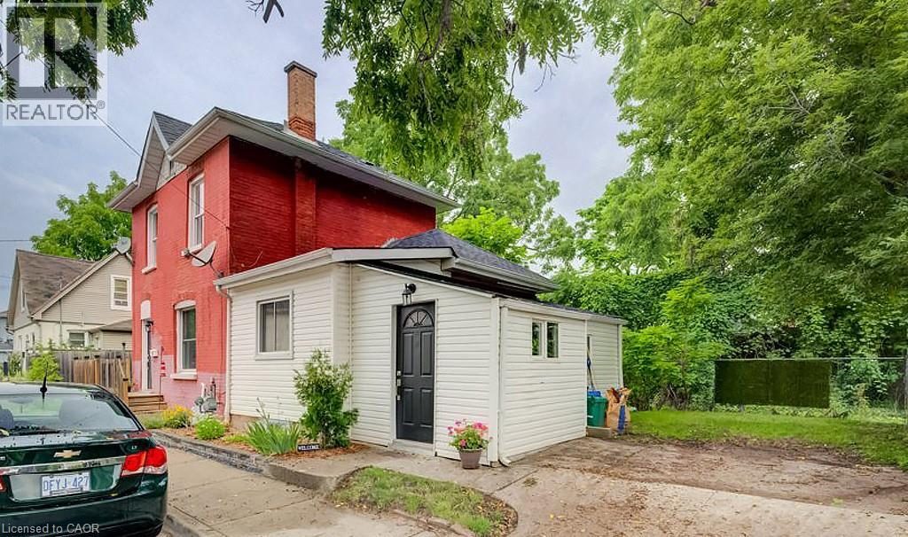 38 ROSE Avenue