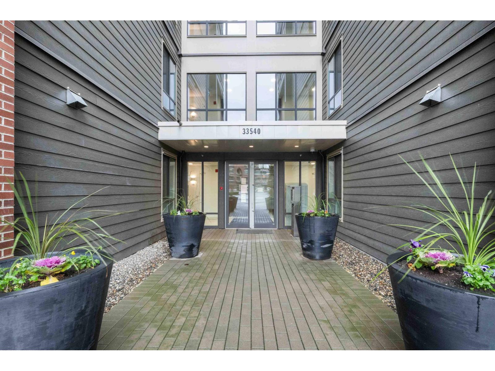 401 33540 MAYFAIR AVENUE