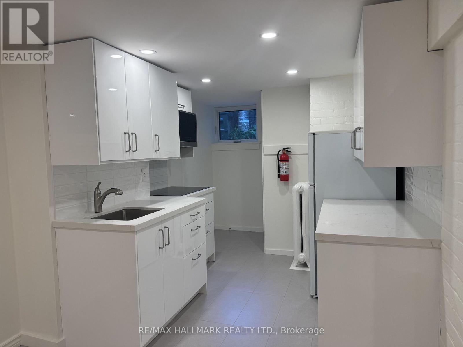 LOWER - 553 BROADVIEW AVENUE