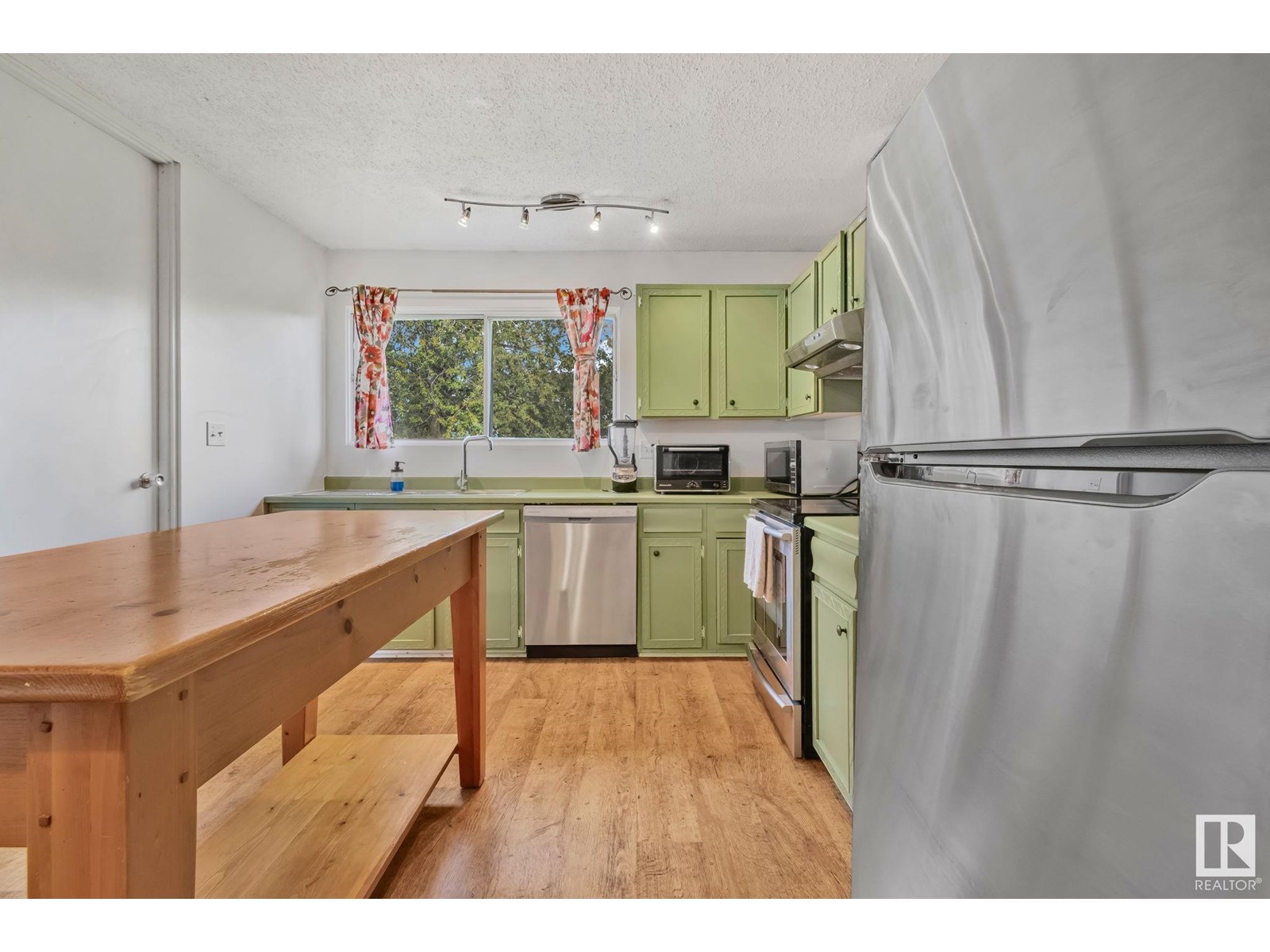 3225 108 ST NW