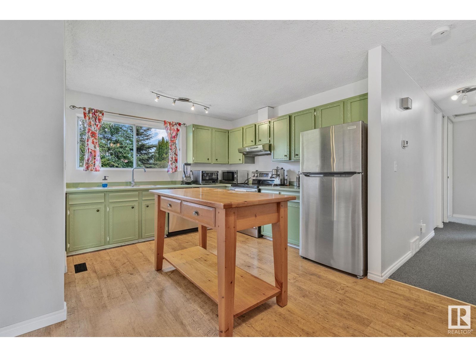3225 108 ST NW