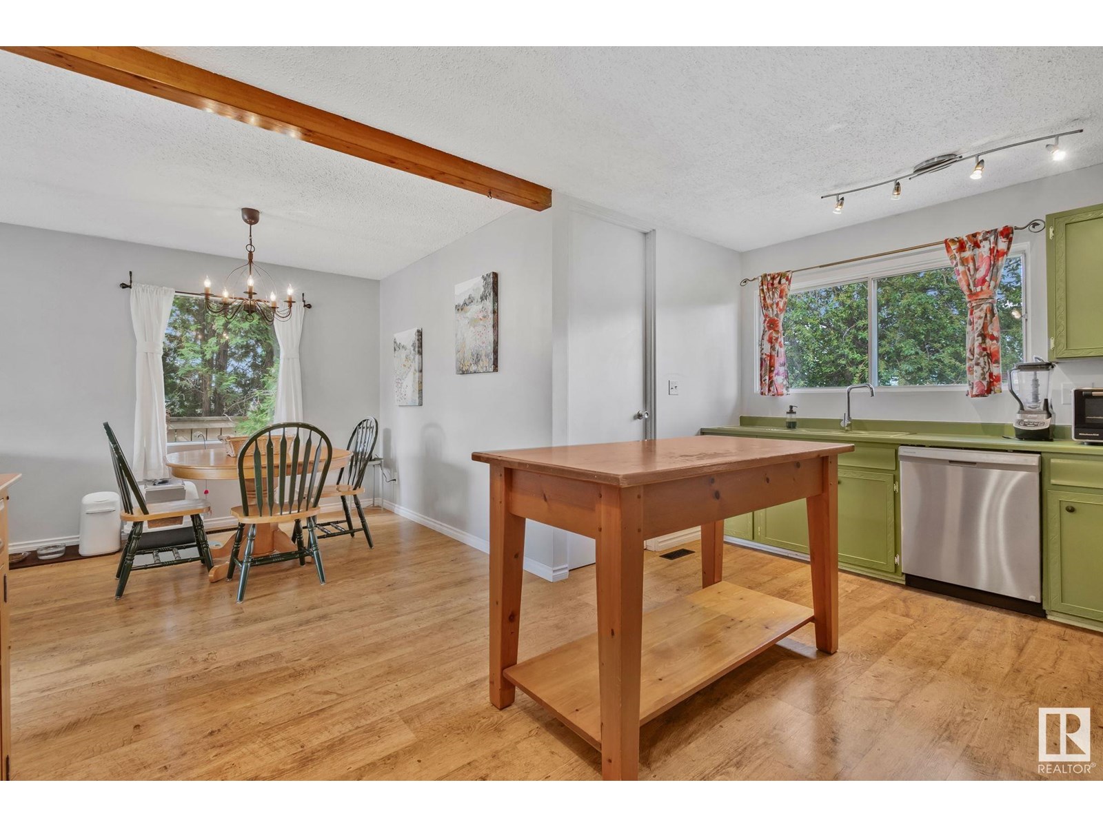 3225 108 ST NW