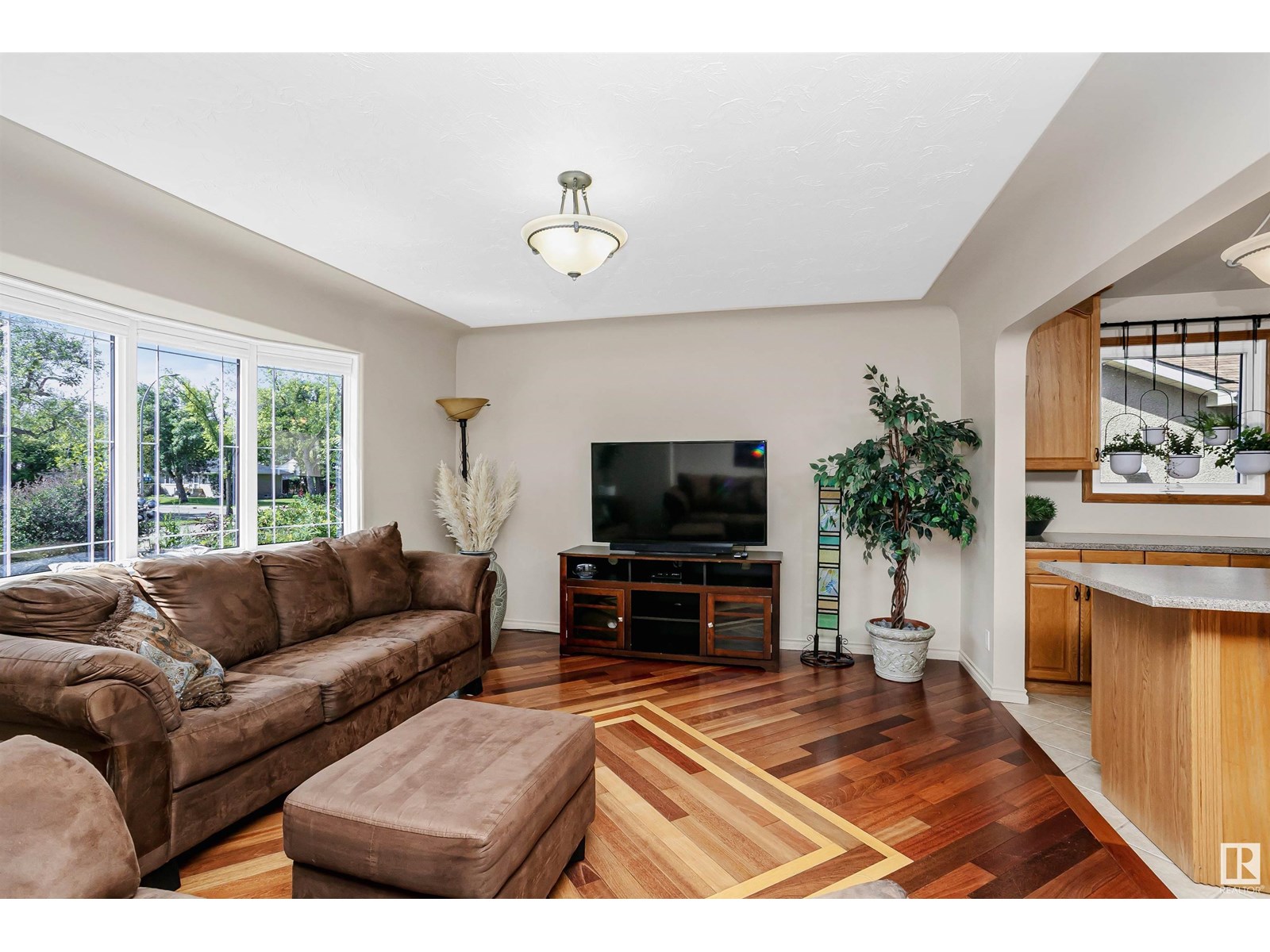 5908 106 AV NW