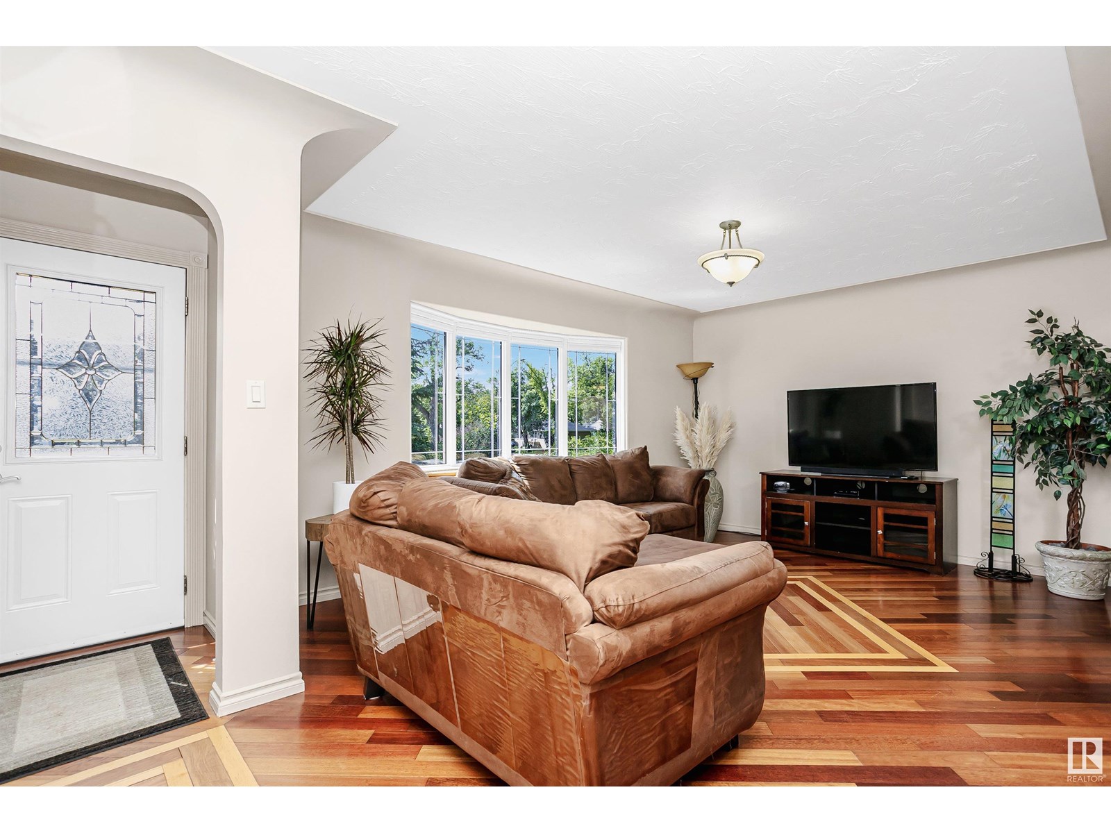 5908 106 AV NW