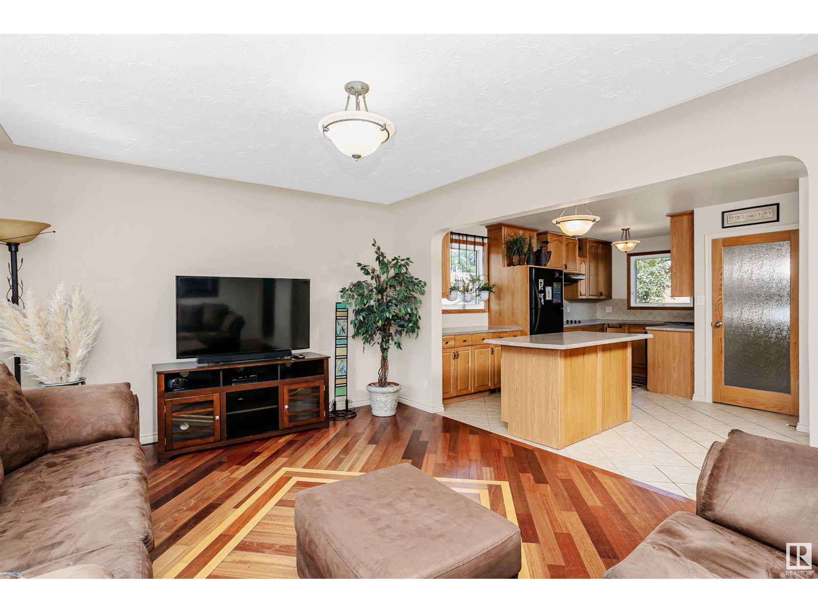 5908 106 AV NW