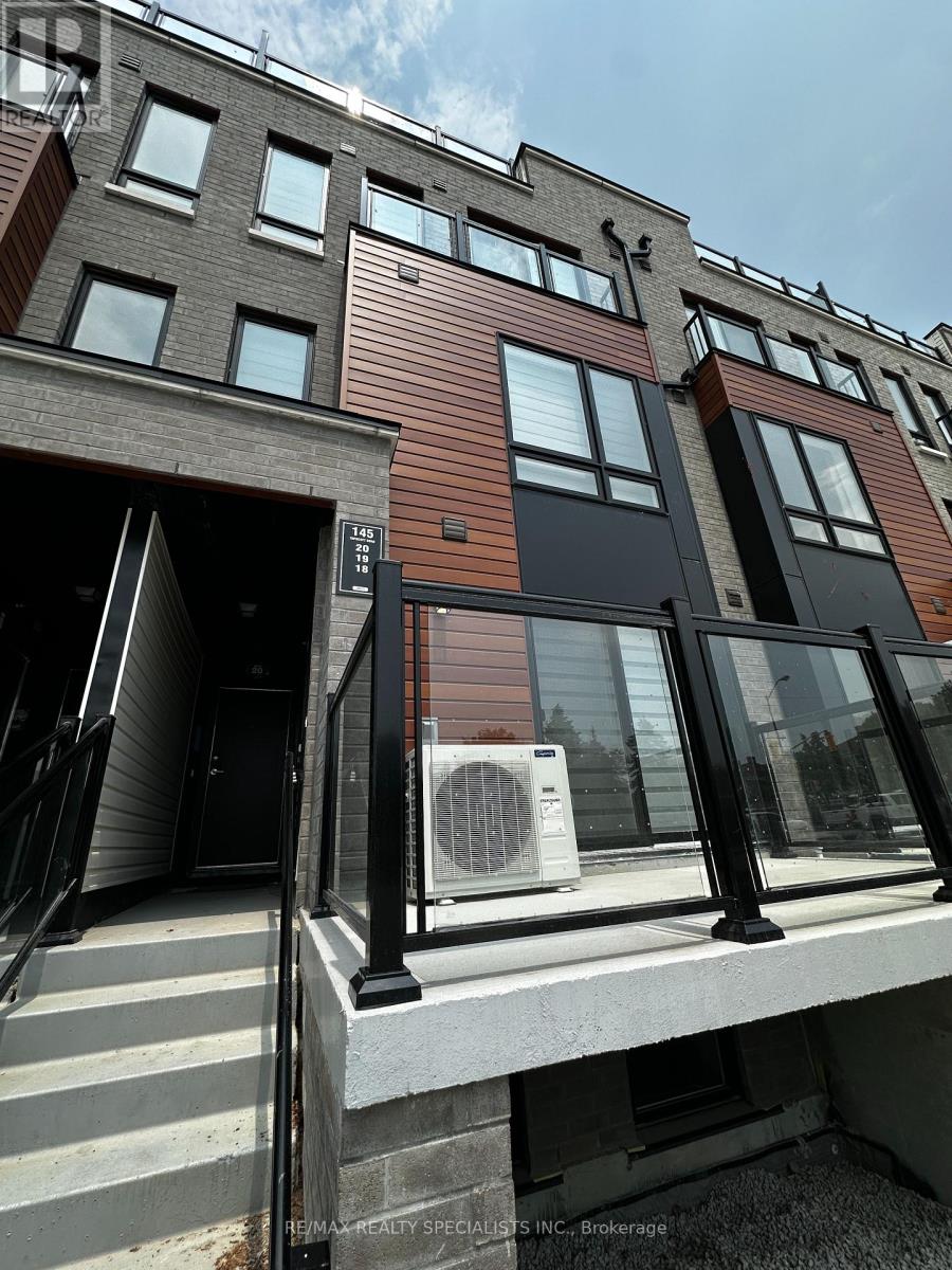 Photo 1 of 33 — 18 - 145 TAPSCOTT ROAD Unit 18, Toronto (Malvern), ON M1B0E8