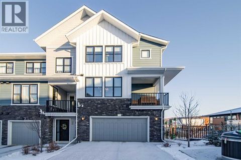 713 Crestridge Common SW Calgary AB T3B6L6