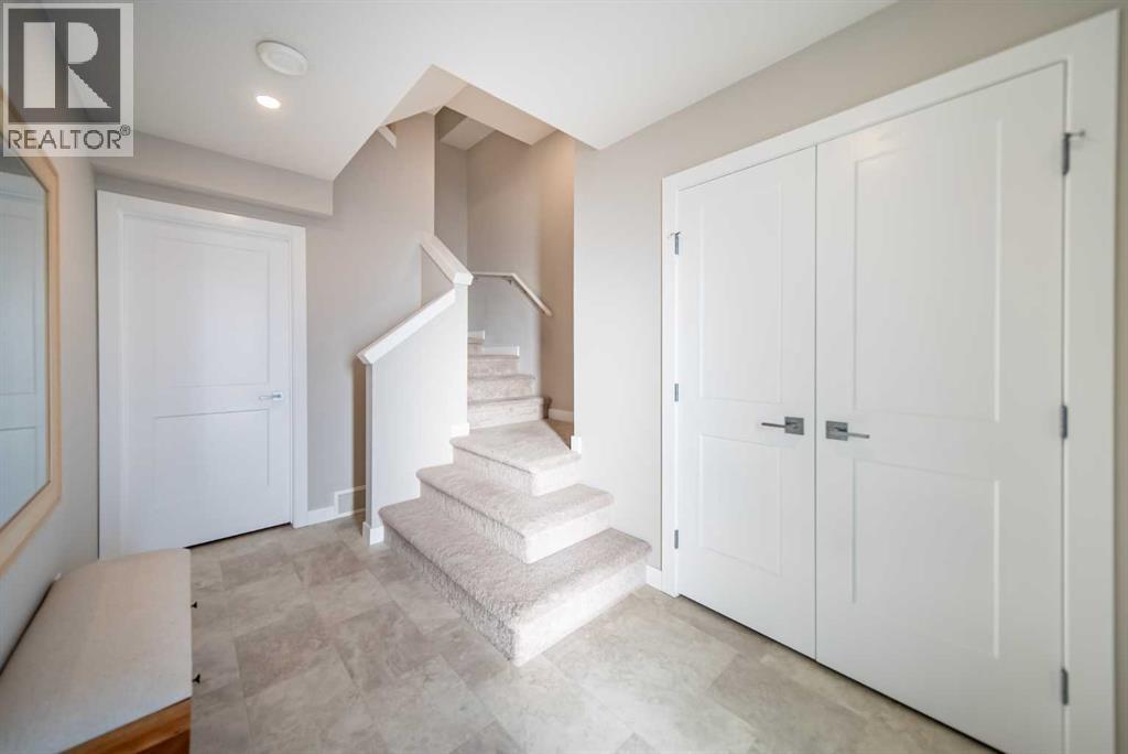 713 Crestridge Common SW