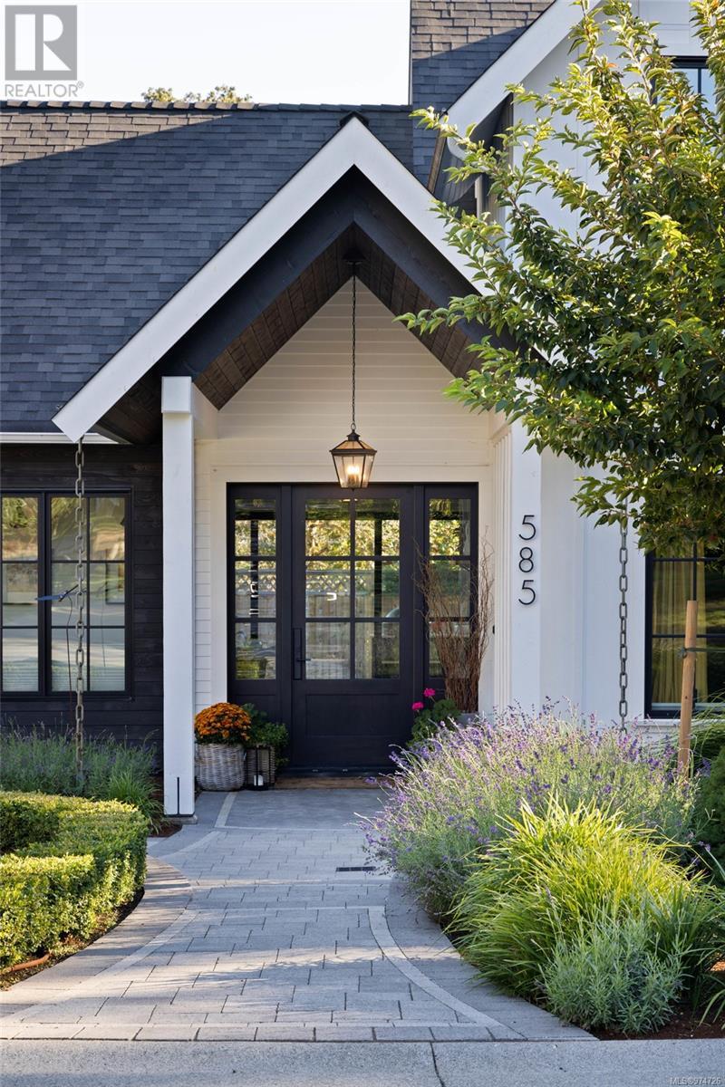 585 Downey Rd