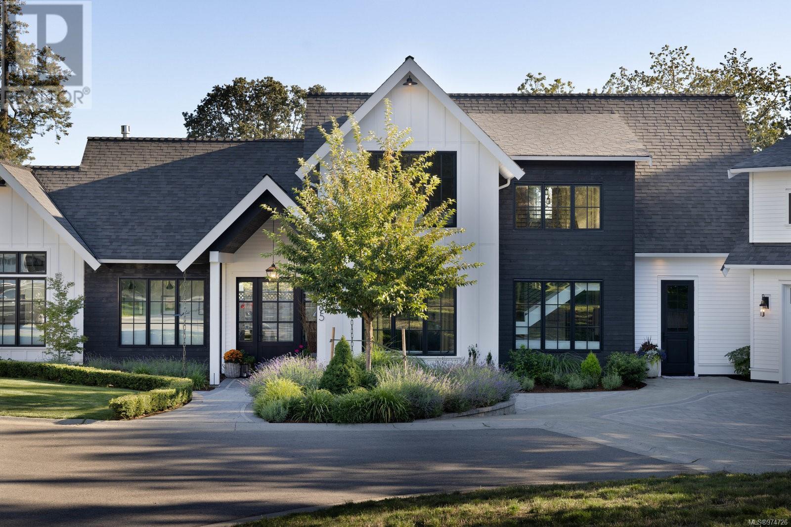 585 Downey Rd
