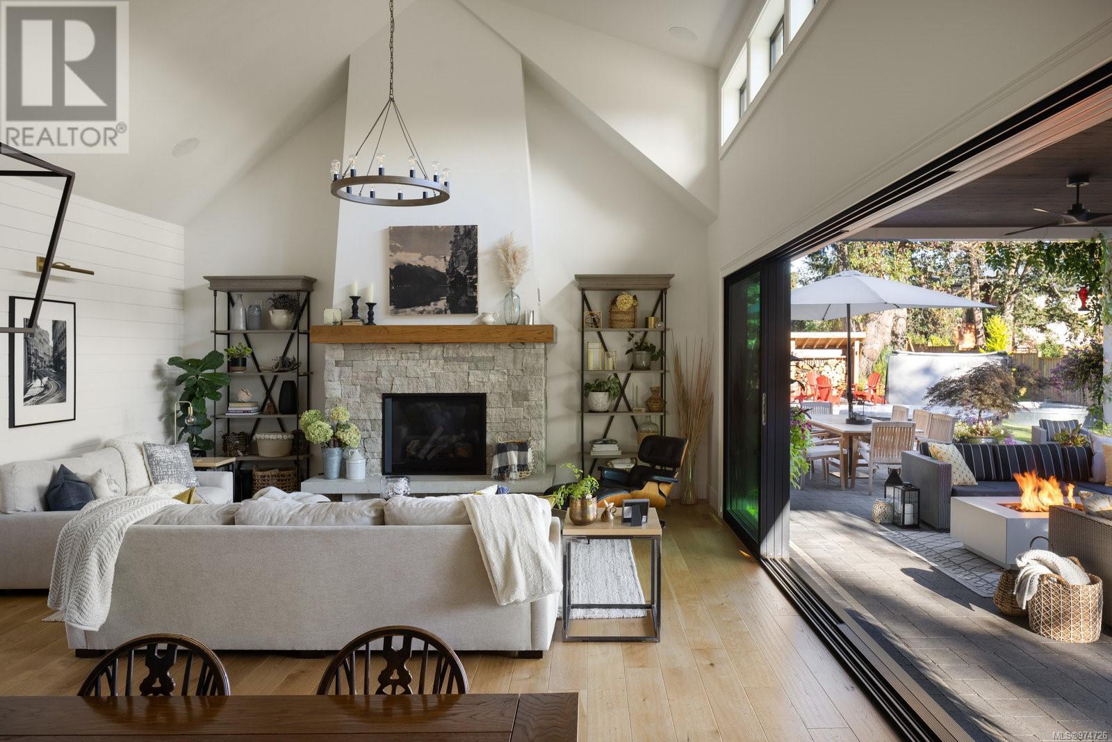585 Downey Rd