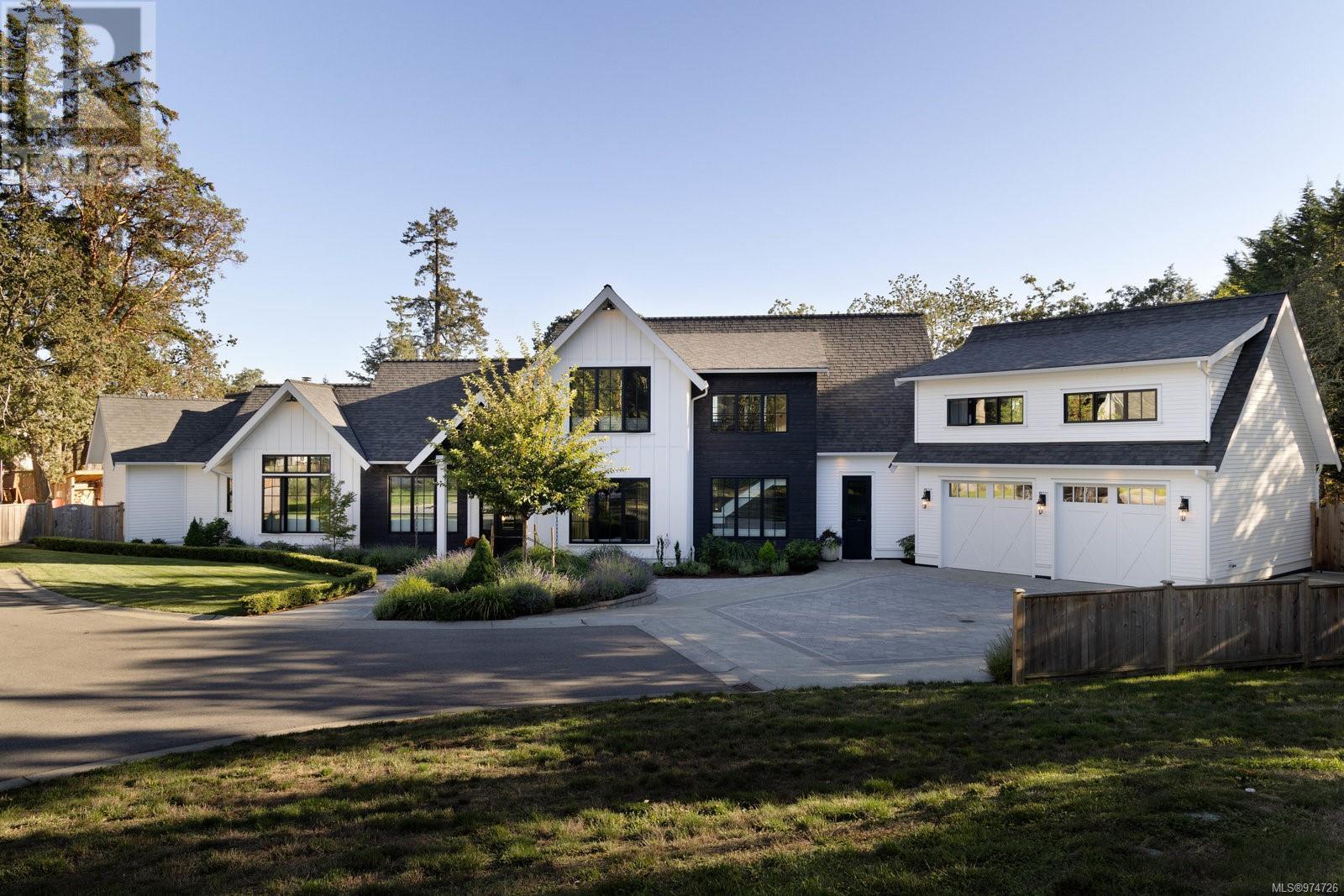 585 Downey Rd