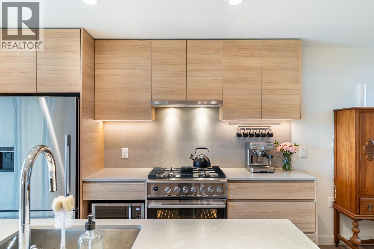 12 6340 MARKET AVENUE