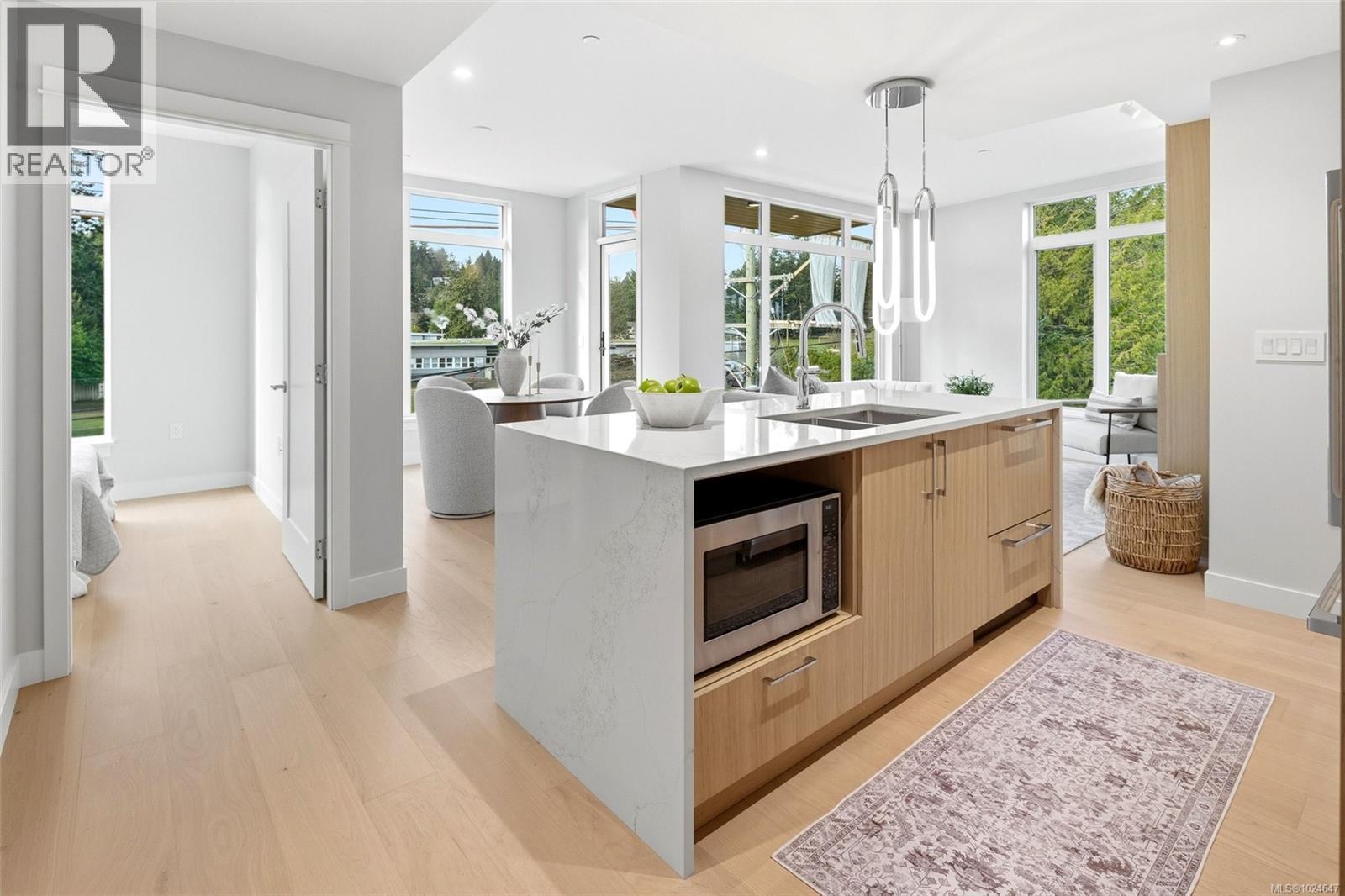 306 5229 Cordova Bay Rd