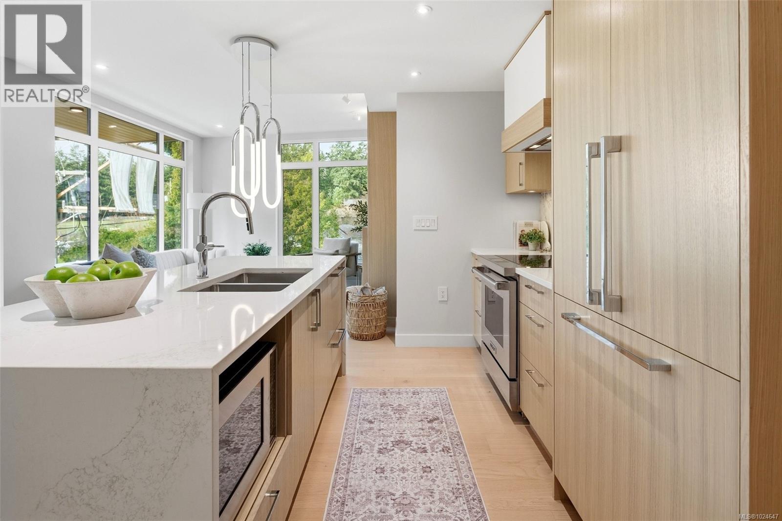 306 5229 Cordova Bay Rd