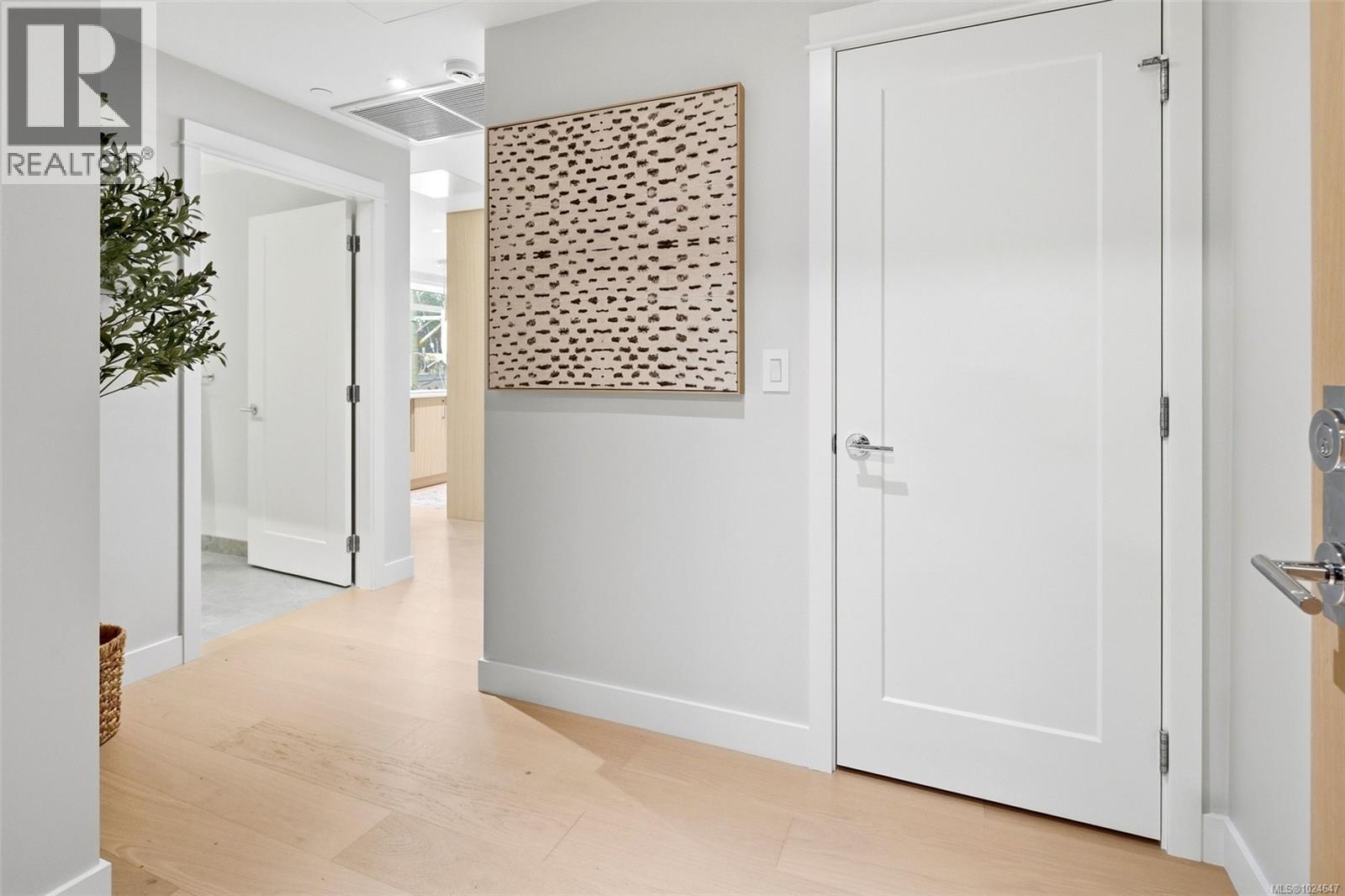 306 5229 Cordova Bay Rd