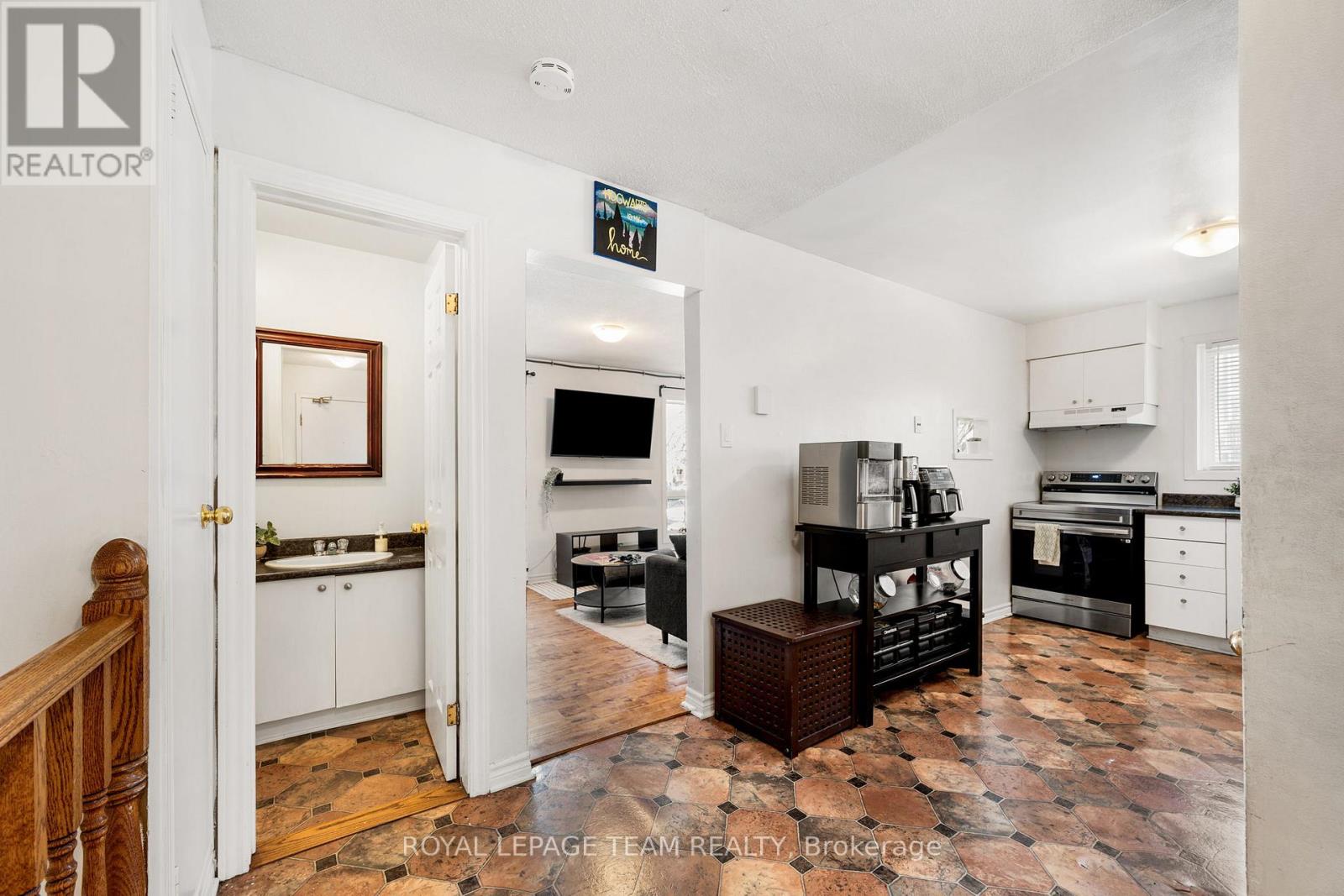 4 - 160 FENERTY COURT