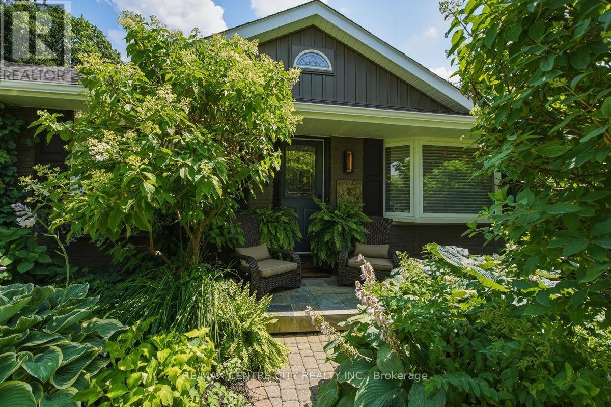 7 NORTHCREST DRIVE