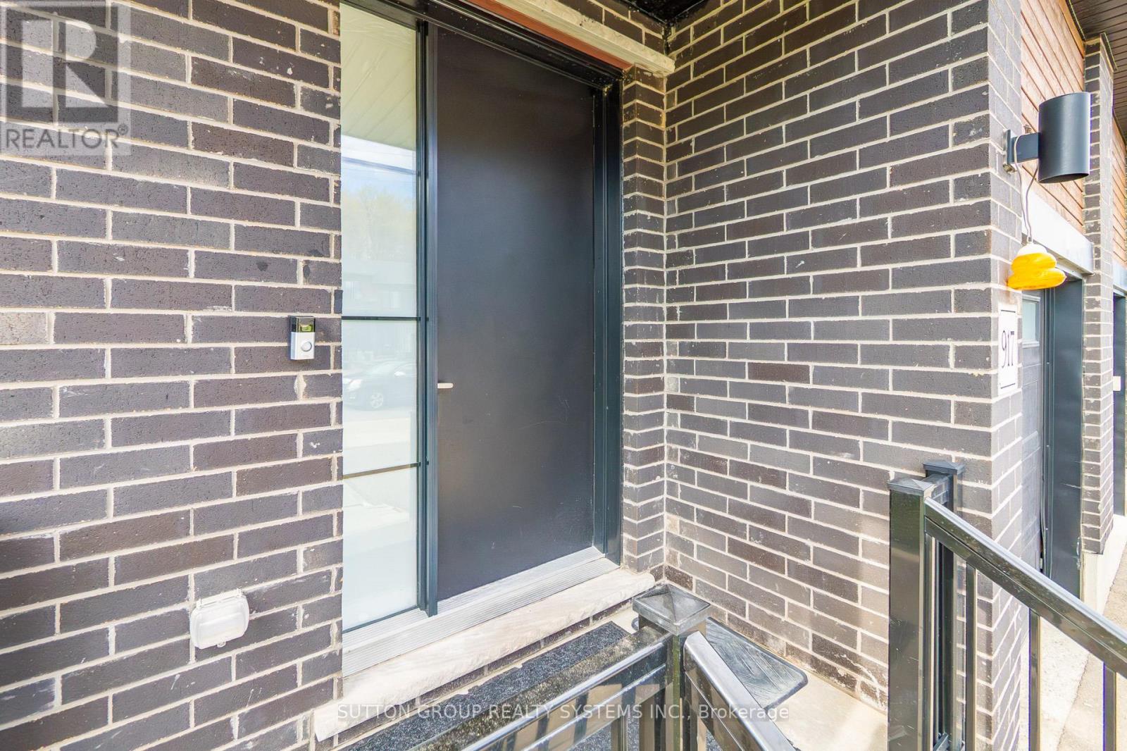 917 ROBERT FERRIE DRIVE