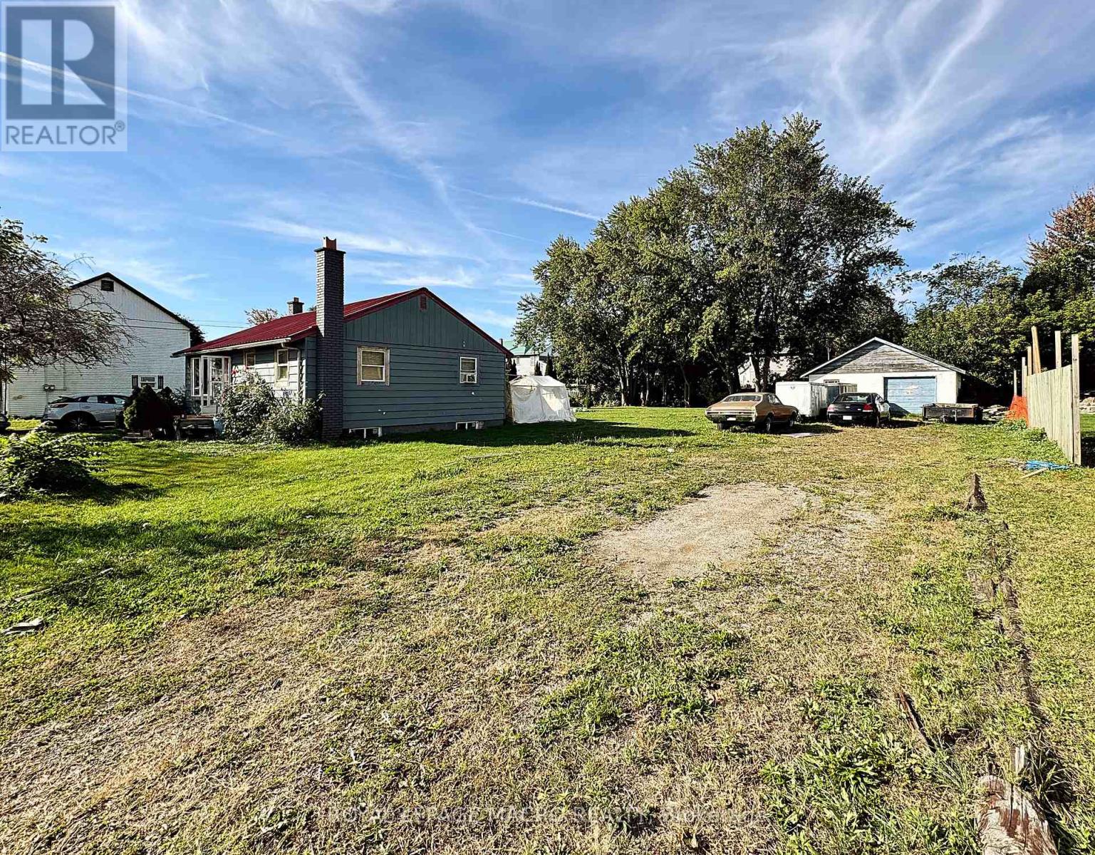 128 METCALFE STREET S