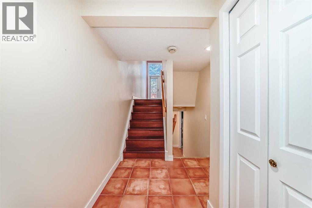 357 Point Mckay Gardens NW