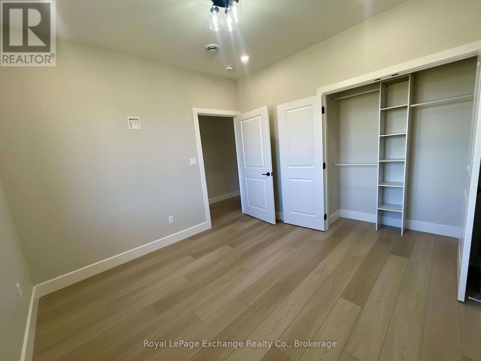 4 MERCEDES CRESCENT N