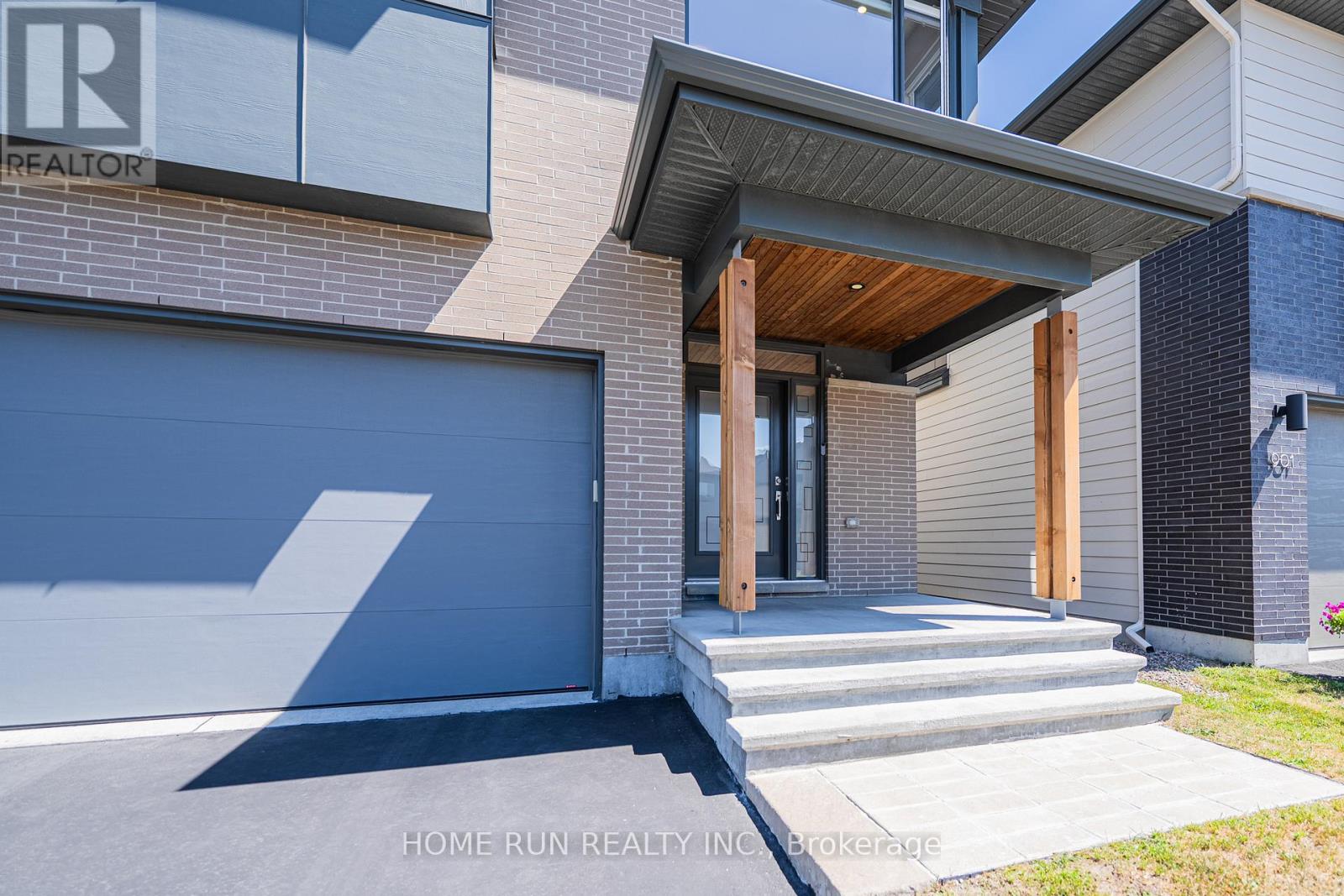 899 RALPH HENNESSY AVENUE