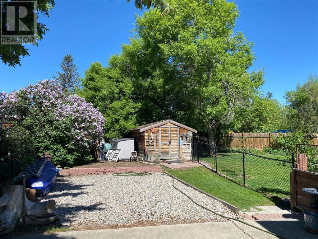 111 Lynnbrook Bay SE